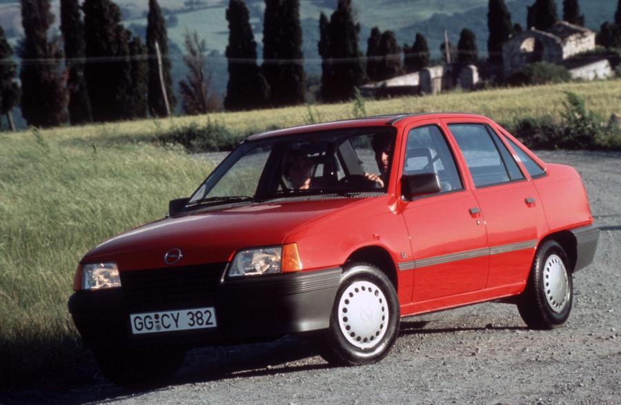  Opel Kadett GL Sedan (E) 1985 года  (фото 8 из 27)